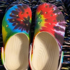 Tie-dye sz 6 crocs like new. In great shape. Comfortable.